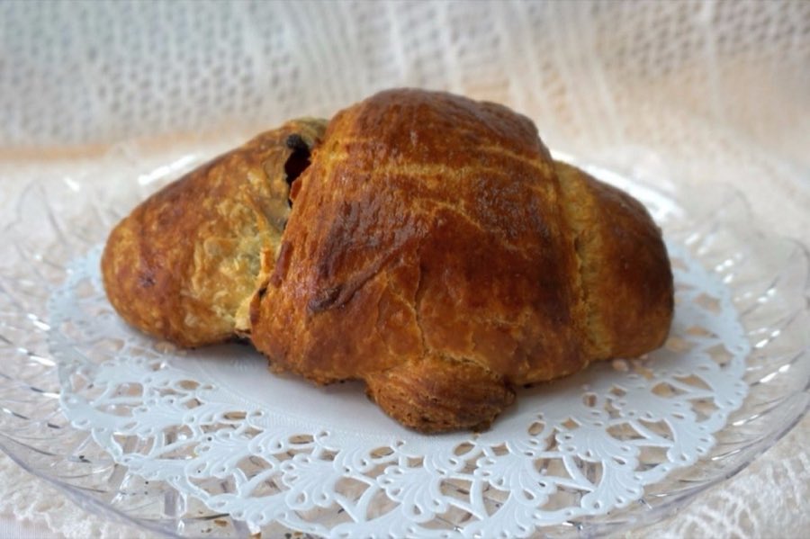 Single almond croissant